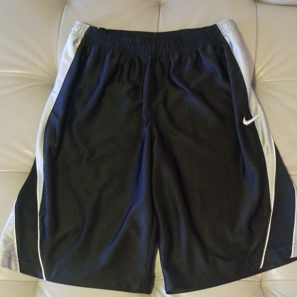Nike boy's shorts. Sz L (14/16).